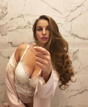 Юлия, 24 года, 2 размер груди